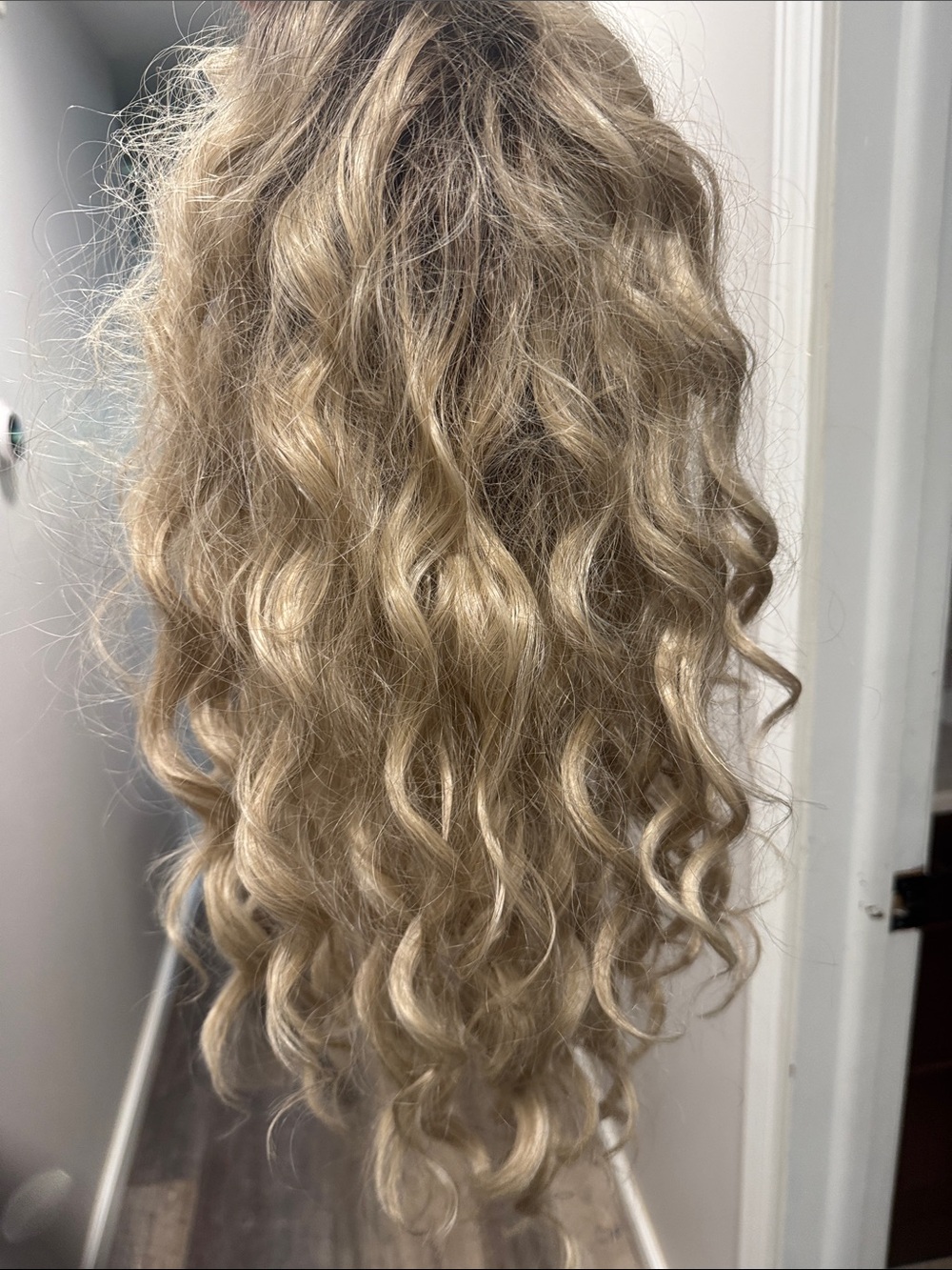 Del Ray rooted sandy blonde. Lace cut used maybe twice for a short period.